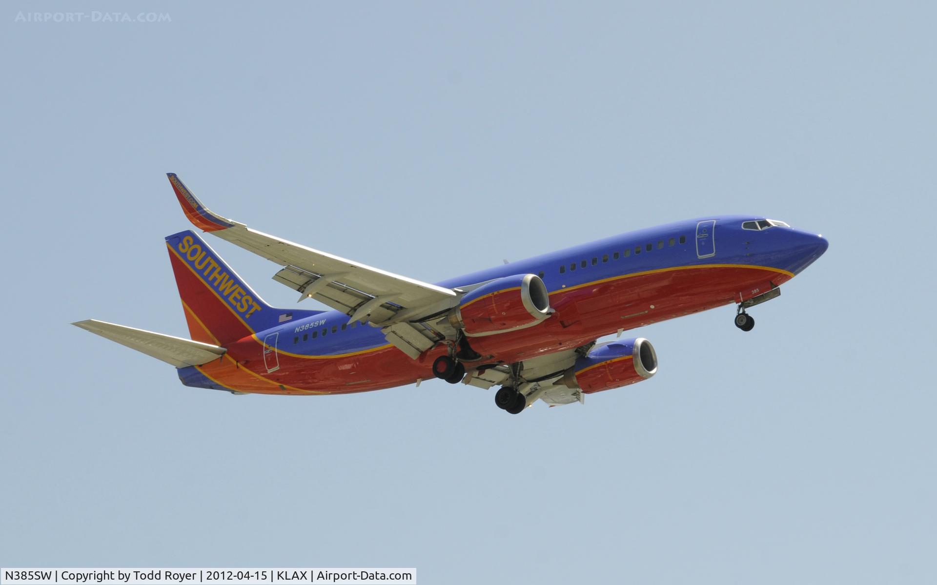 N385SW, 1994 Boeing 737-3H4 C/N 26600, Arriving at LAX on 24R