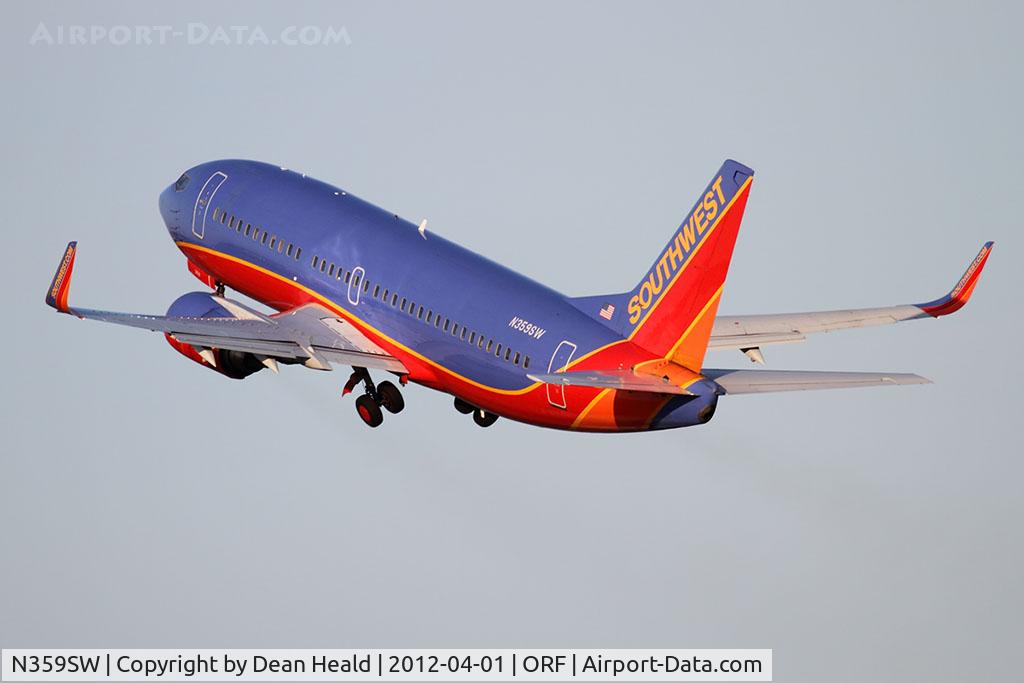 N359SW, 1992 Boeing 737-3H4 C/N 26596, Southwest Airlines N359SW (FLT SWA409) climbing out from RWY 5 en route to Chicago Midway Airport (KMDW).