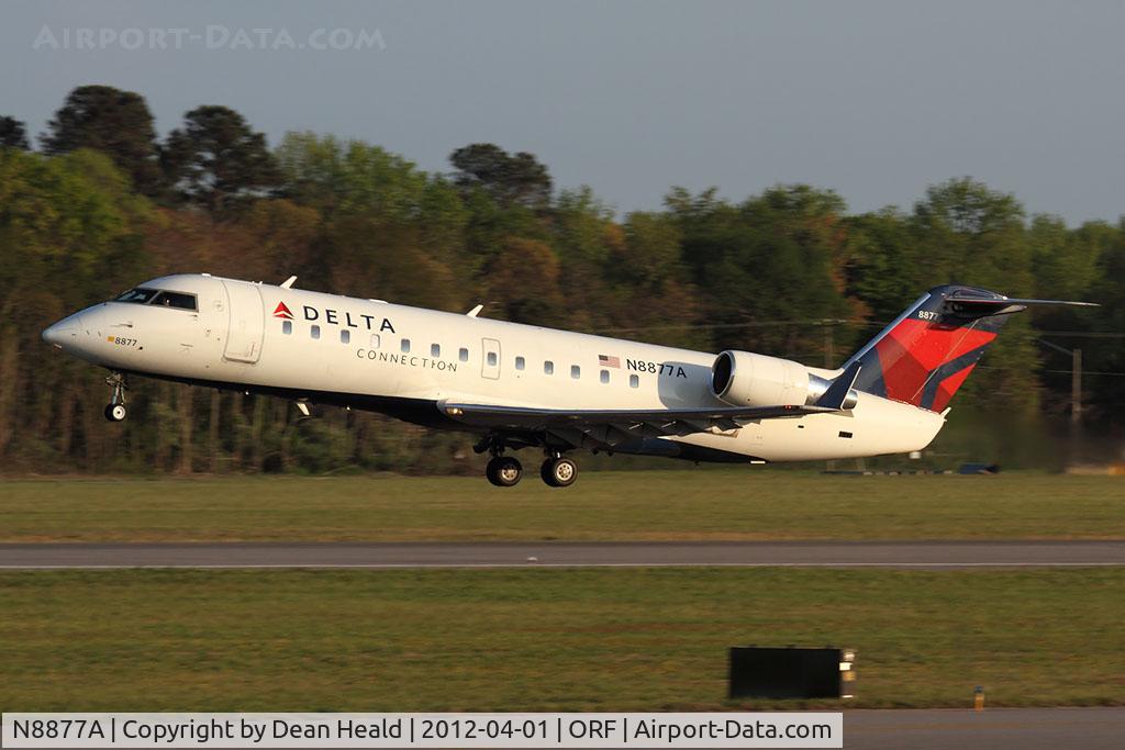 N8877A, 2003 Bombardier CRJ-440 (CL-600-2B19) C/N 7877, 