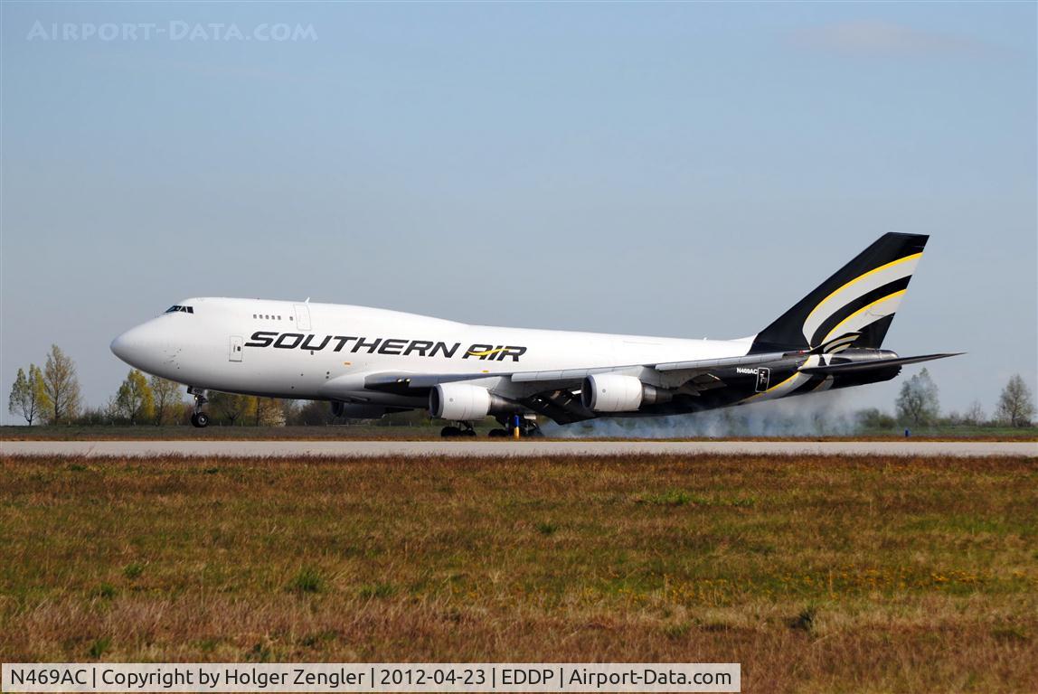 N469AC, 1998 Boeing 747-4F6 C/N 27602, Touch down on rwy 26R after a long ride from US......