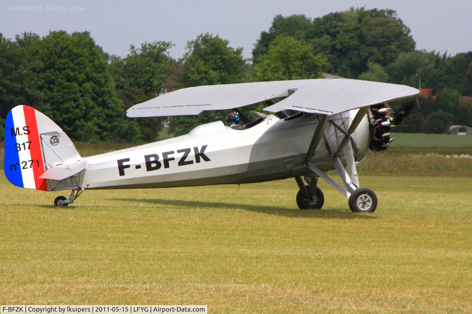F-BFZK, Morane-Saulnier MS.317 C/N 271, Just after an excellent display on the Tiger Meet Airshow on Cambrai Nieirgnes Airport.