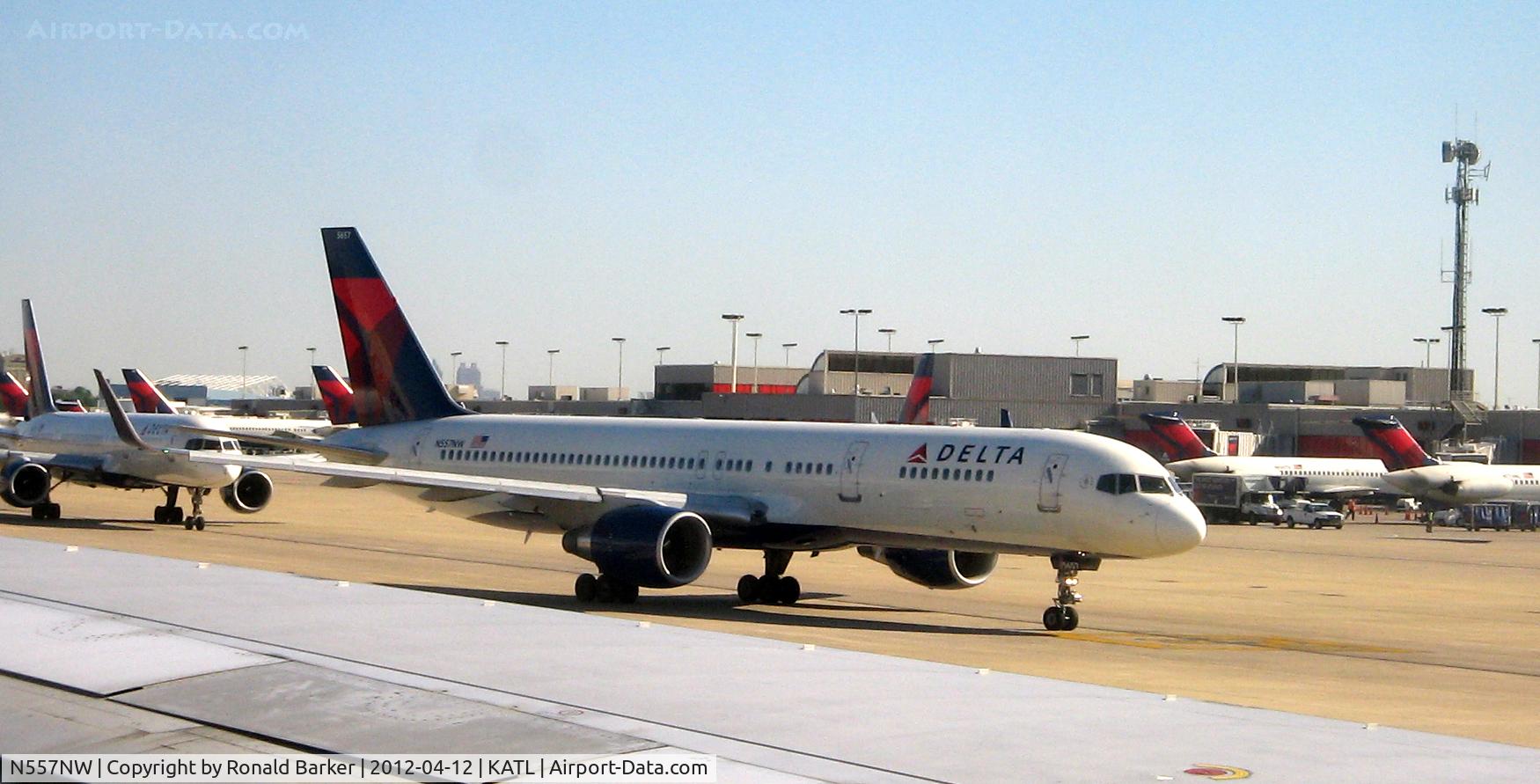 N557NW, 2002 Boeing 757-251 C/N 33393, Taxi ATL, GA