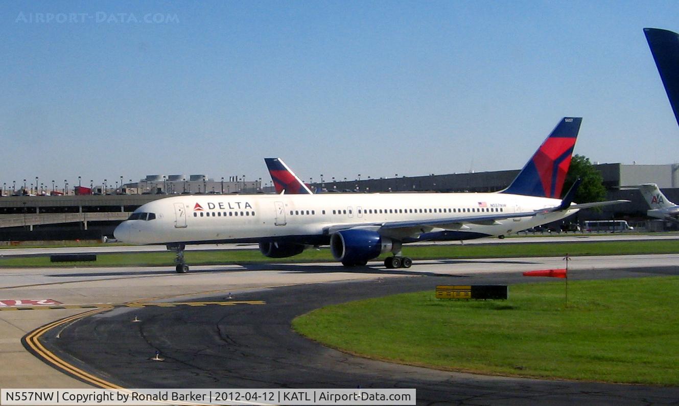 N557NW, 2002 Boeing 757-251 C/N 33393, Taxi ATL, GA