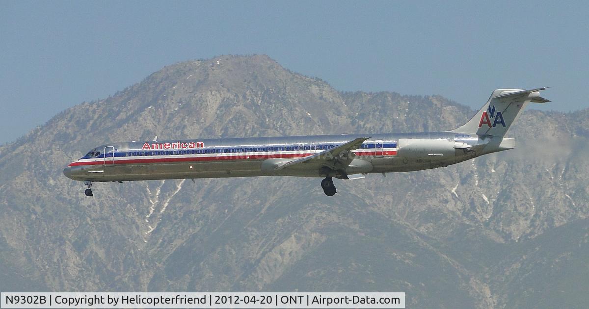 N9302B, 1987 McDonnell Douglas MD-83 (DC-9-83) C/N 49528, On final, approaching the outer fence