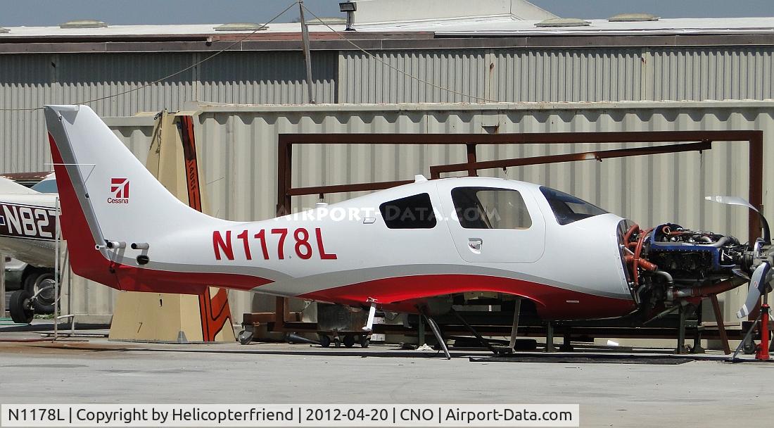N1178L, 2008 Cessna LC41-550FG C/N 411101, Notice lifting bars near the tale, both wings have been removed as well as the engine cowling
