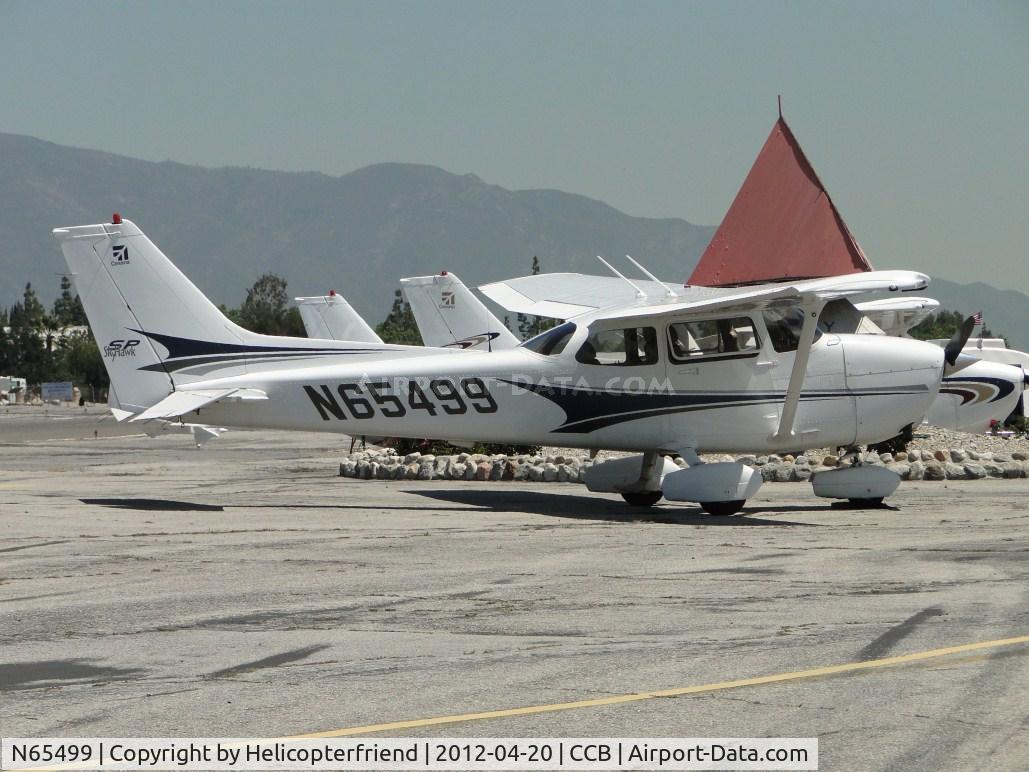 N65499, 2004 Cessna 172S C/N 172S9720, Parked north of Maniac Mike's Cafe