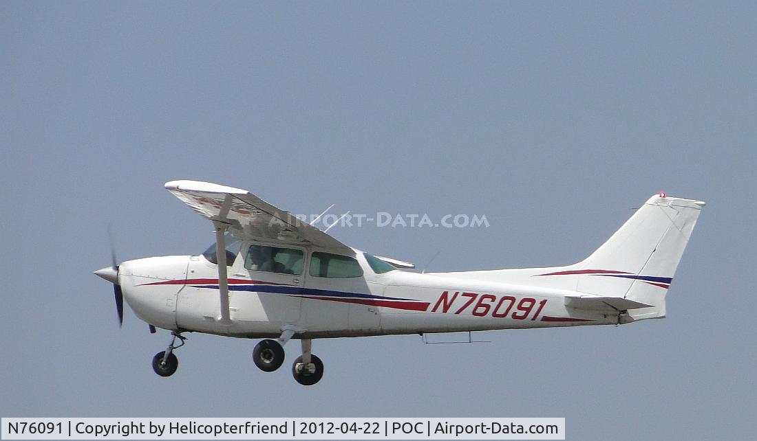 N76091, 1976 Cessna 172N C/N 17268121, Climbing out after take off
