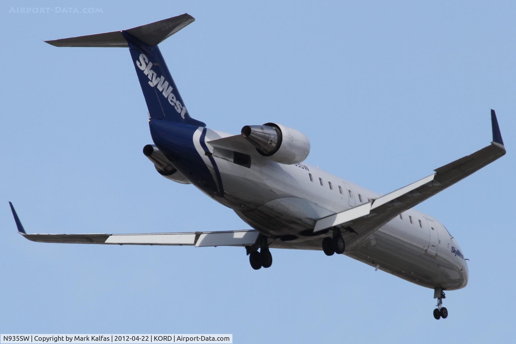 N935SW, 2002 Bombardier CRJ-200LR (CL-600-2B19) C/N 7725, SkyWest/United Express Bombardier CL-600-2B19, SKW5455 arriving from Eau Claire's Chippewa Valley Regional Airport/KEAU, RWY 10 approach KORD.