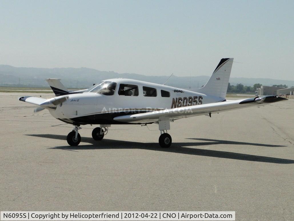 N6095S, 2007 Piper PA-28-181 Archer II C/N 2843662, Taxiing eastbound jus south of the tower