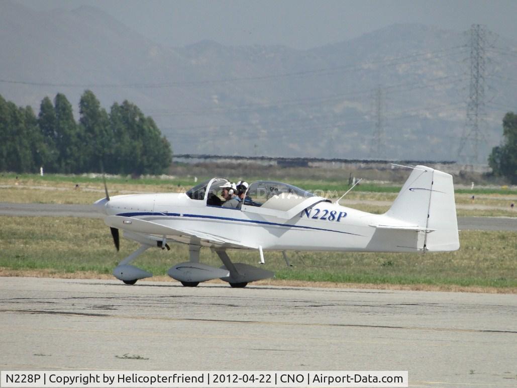 N228P, Diamond DA-20A-1 Katana C/N 10054, Taxiing towards the hanger after landing