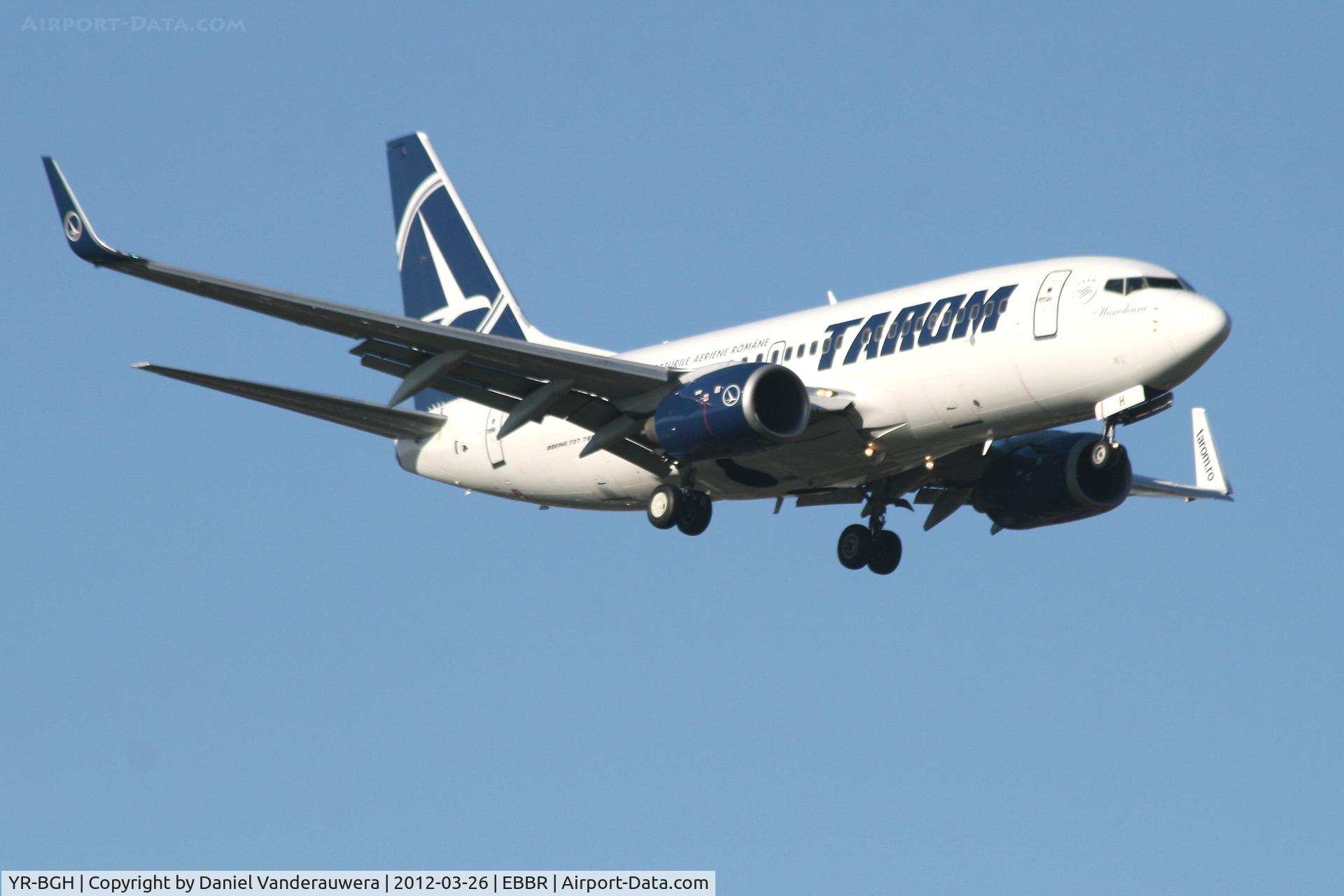 YR-BGH, 2003 Boeing 737-78J C/N 28438, Arrival of flight RO371 to RWY 02