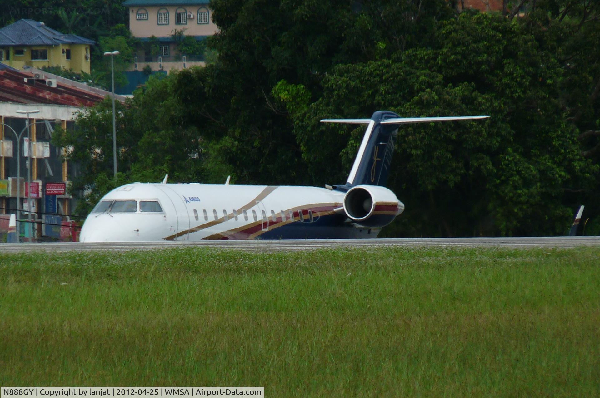 N888GY, 2001 Bombardier CRJ-200ER (CL-600-2B19) C/N 7471, Rare Beauty