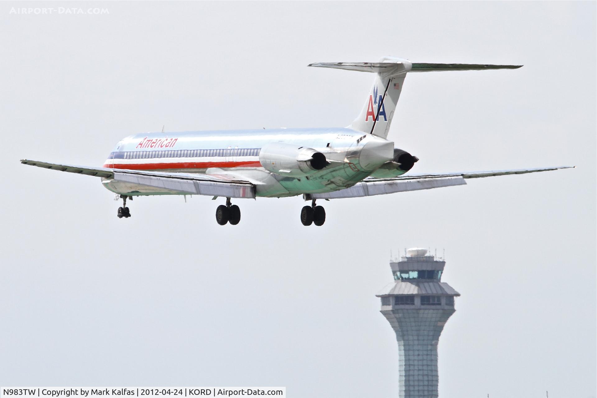 N983TW, 1999 McDonnell Douglas MD-83 (DC-9-83) C/N 53633, American Airlines  Mcdonnell Douglas MD-83, AAL2352 arriving from Dallas Fort Worth Intl. /KDFW, RWY 28 approach KORD.