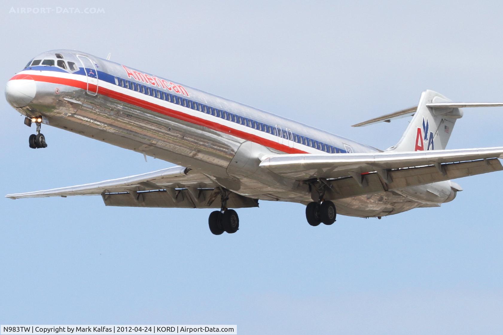 N983TW, 1999 McDonnell Douglas MD-83 (DC-9-83) C/N 53633, American Airlines Mcdonnell Douglas MD-83, AAL2352 arriving from Dallas Fort Worth Intl. /KDFW, RWY 28 approach KORD.