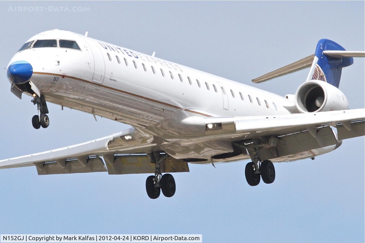 N152GJ, 2005 Bombardier CRJ-702 (CL-600-2C10) Regional Jet C/N 10218, GoJet Airlines Bombardier CL-600-2C10, GJS3619 arriving from Bradley International/KBDL, RWY 28 approach KORD.