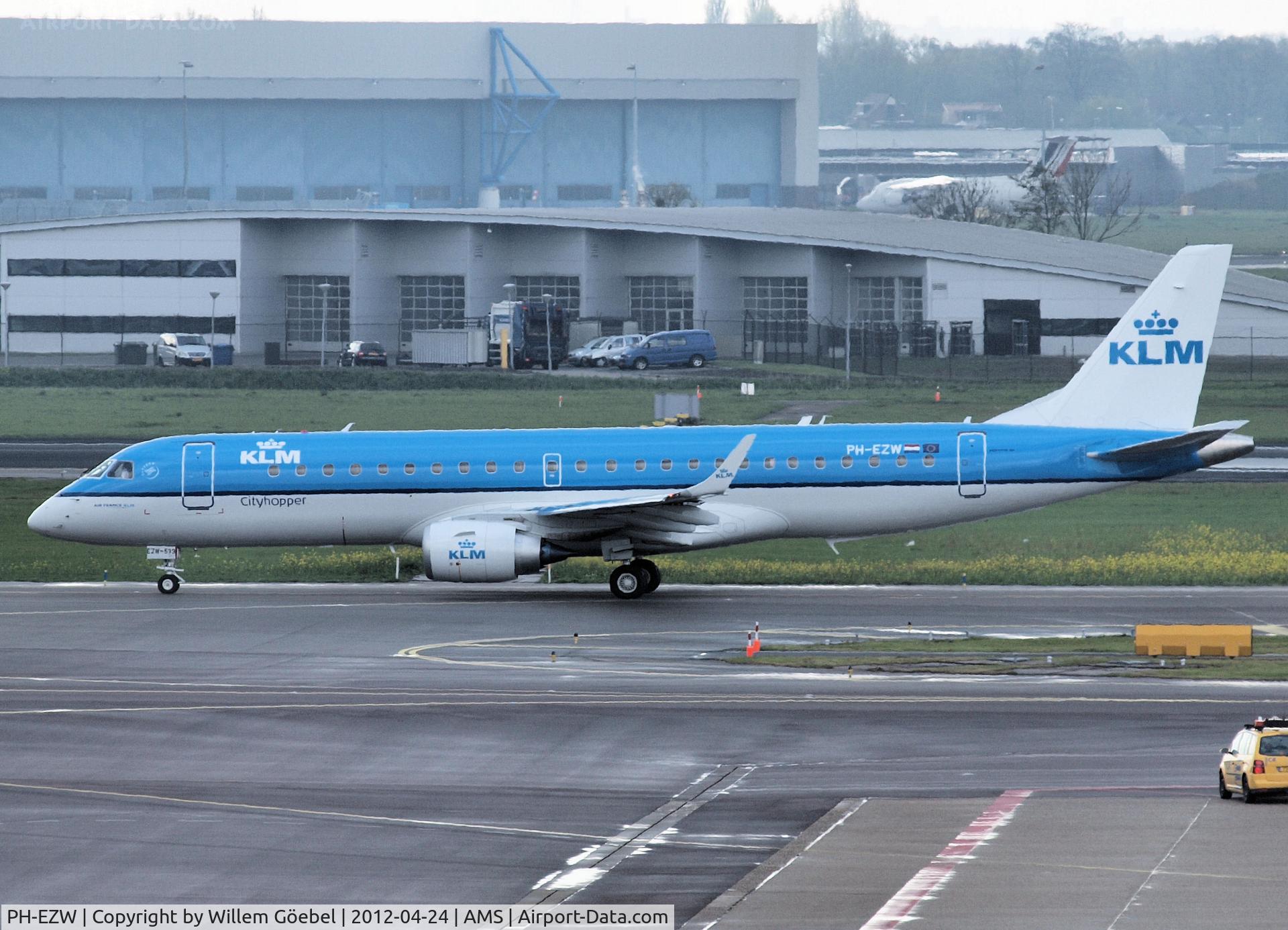 PH-EZW, 2012 Embraer 190LR (ERJ-190-100LR) C/N 19000533, Taxi to the runway of Schiphol Airport