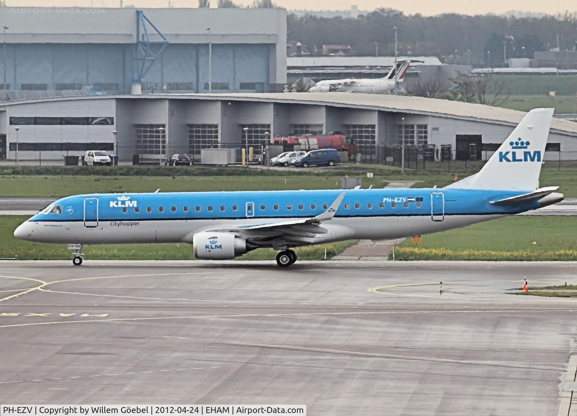 PH-EZV, 2012 Embraer 190LR (ERJ-190-100LR) C/N 19000528, Taxi to the runway of Schiphol Airport