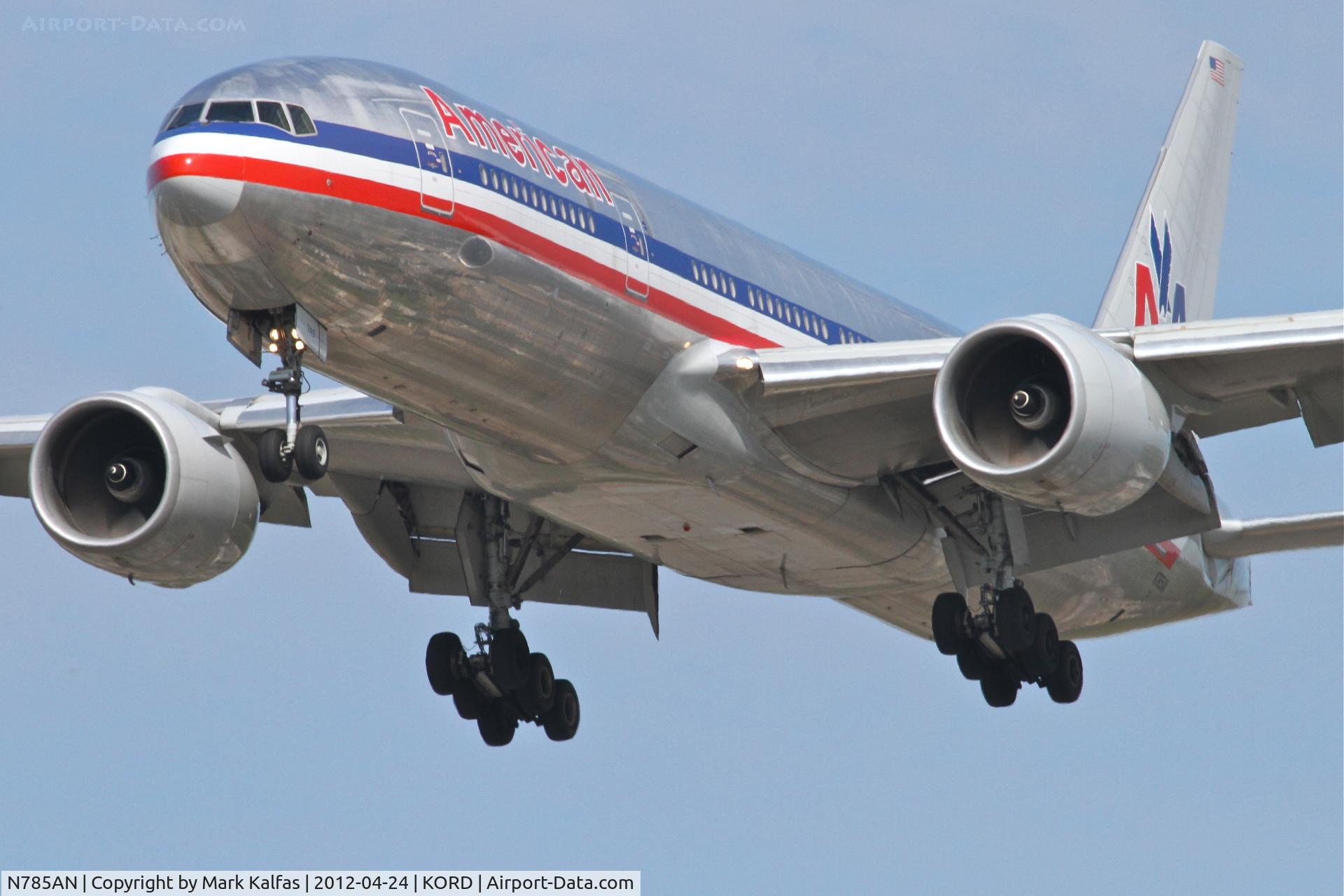 N785AN, 2000 Boeing 777-223/ER C/N 30005, American Airlines Boeing 777-223, AAL154 arriving from Narita Int'l/RJAA, RWY 28 approach KORD.