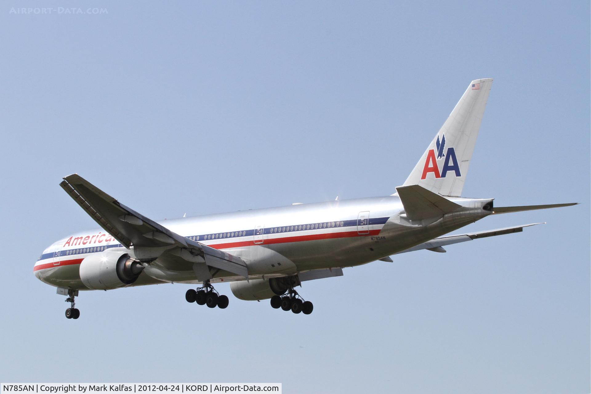 N785AN, 2000 Boeing 777-223/ER C/N 30005, American Airlines Boeing 777-223, AAL154 arriving from Narita Int'l/RJAA, short final RWY 28 KORD.