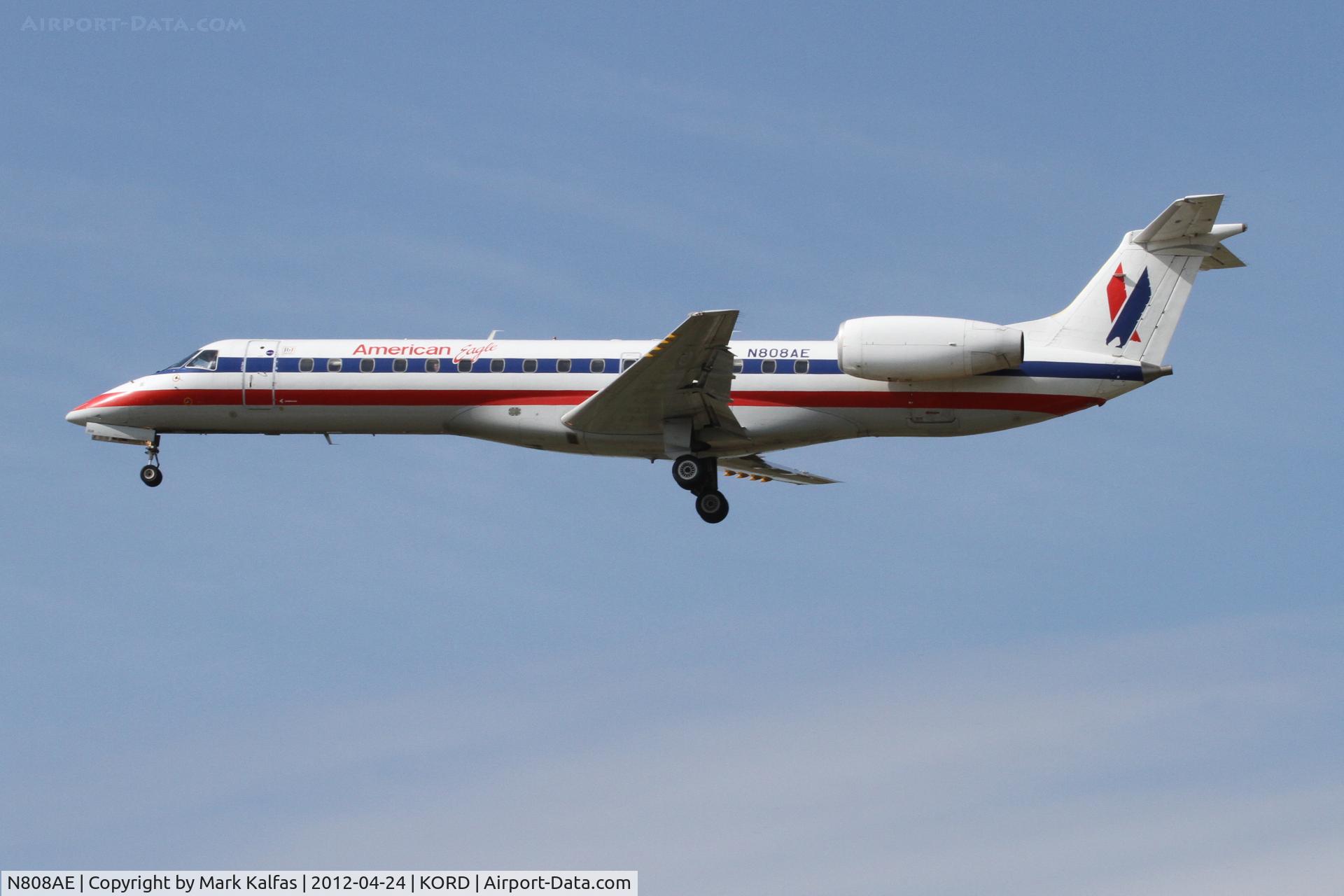 N808AE, 2001 Embraer ERJ-140LR (EMB-135KL) C/N 145519, American Eagle Embraer EMB-135KL, EGF4117 arriving from Tulsa International/KTUL, RWY 28 approach KORD.