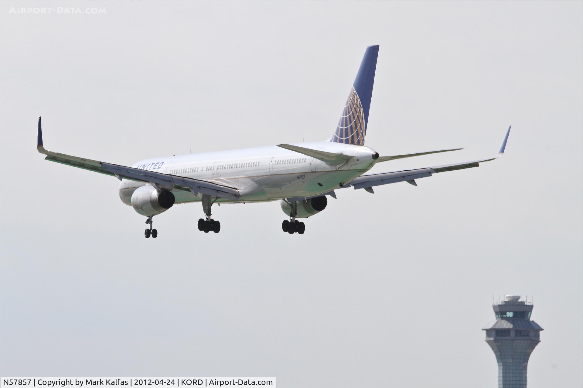 N57857, 2004 Boeing 757-324 C/N 32816, United Airlines Boeing 757-324, UAL190 arriving from Houston Bush Intercontinental/KIAH, short final RWY 28 approach KORD.