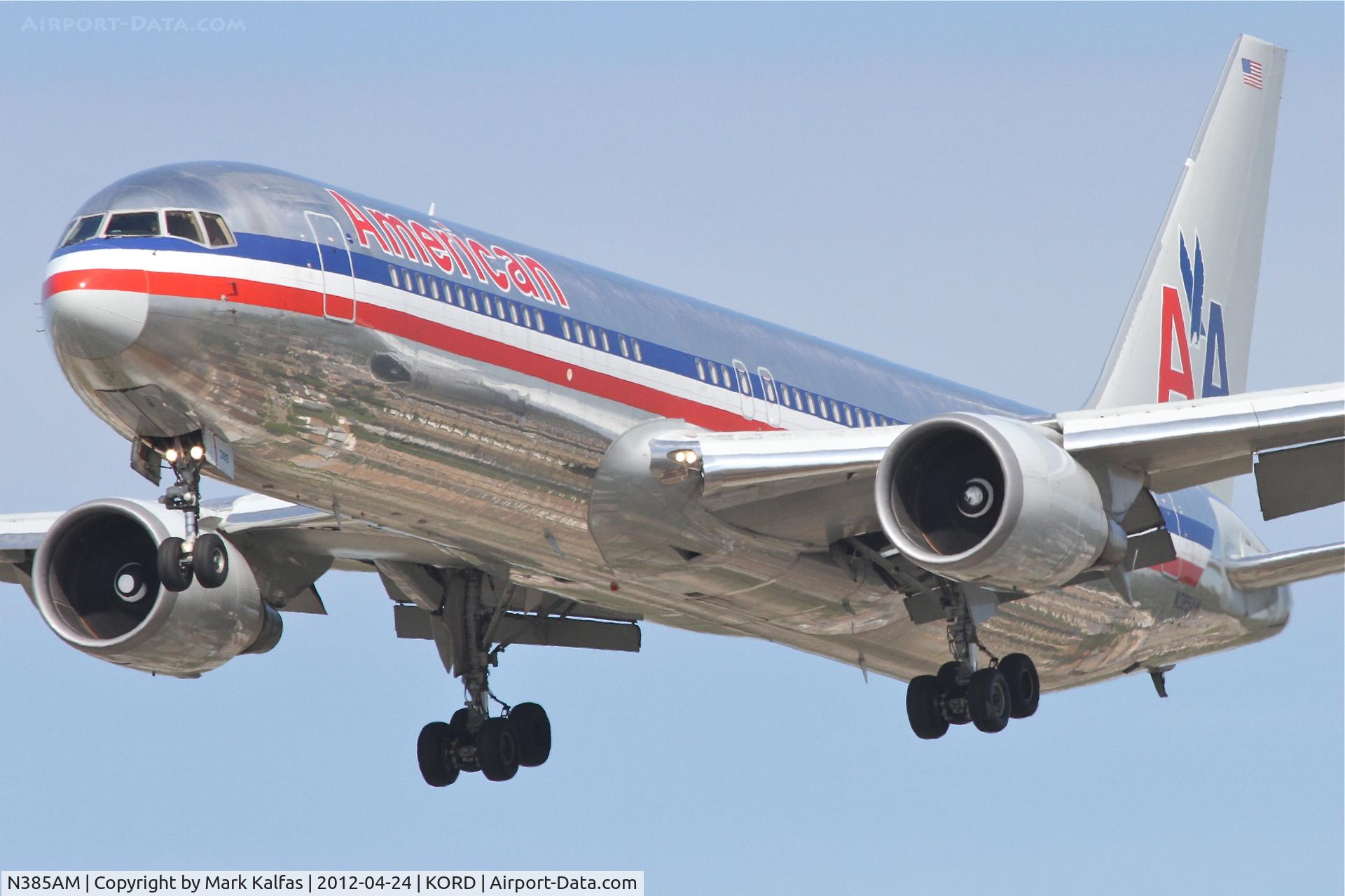 N385AM, 1994 Boeing 767-323 C/N 27059, American Airlines Boeing 767-323, AAL1196 arriving from KLAX, RWY 28 approach KORD.