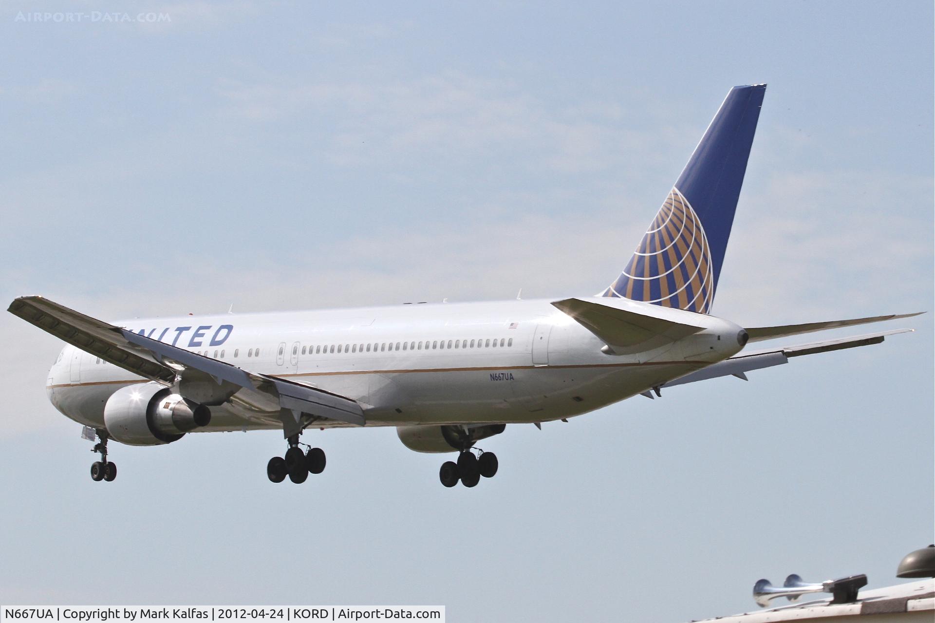N667UA, 1998 Boeing 767-322 C/N 29239, United Airlines Boeing 767-322, UAL906 arriving from San Francisco/KSFO, RWY 28 approach KORD.