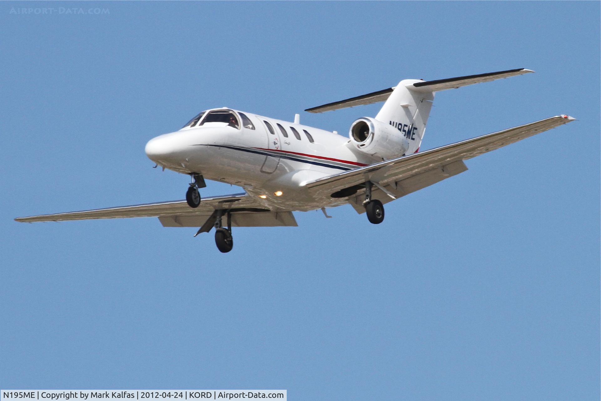 N195ME, 1995 Cessna 525 CitationJet CJ1 C/N 525-0110, METHODE ELECTRONICS INC. Cessna 525 Citation Jet CJ1, arriving from Charlotte-Douglas Intl./KCLT, RWY 28 approach KORD.