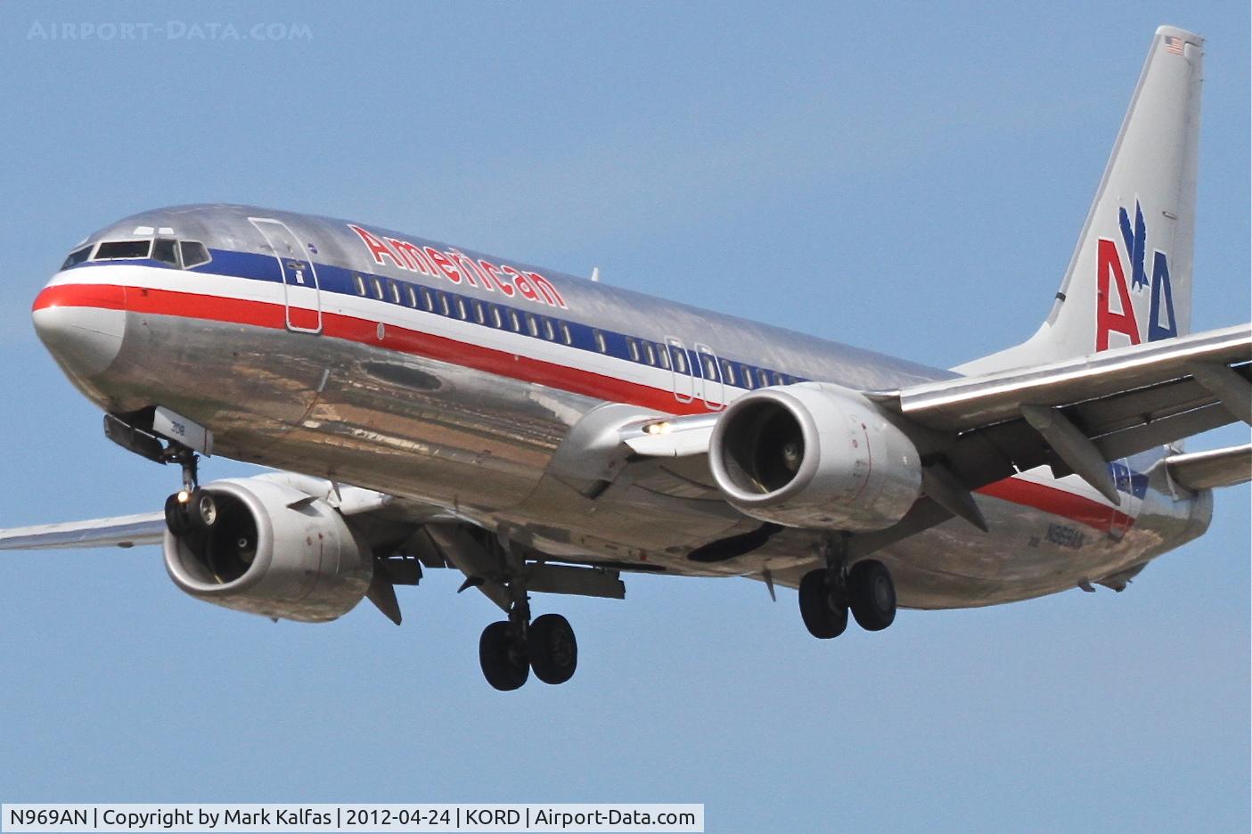 N969AN, 2001 Boeing 737-823 C/N 29546, American Airlines Boeing 737-823, AAL448 arriving from Cancun/MMUN, RWY 28 approach KORD.