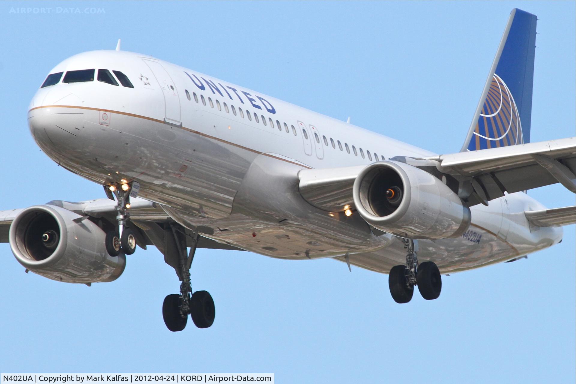 N402UA, 1993 Airbus A320-232 C/N 439, United Airlines Airbus A320-232, UAL792 arriving from Cancun Int'l/MMUN, RWY 28 approach KORD.