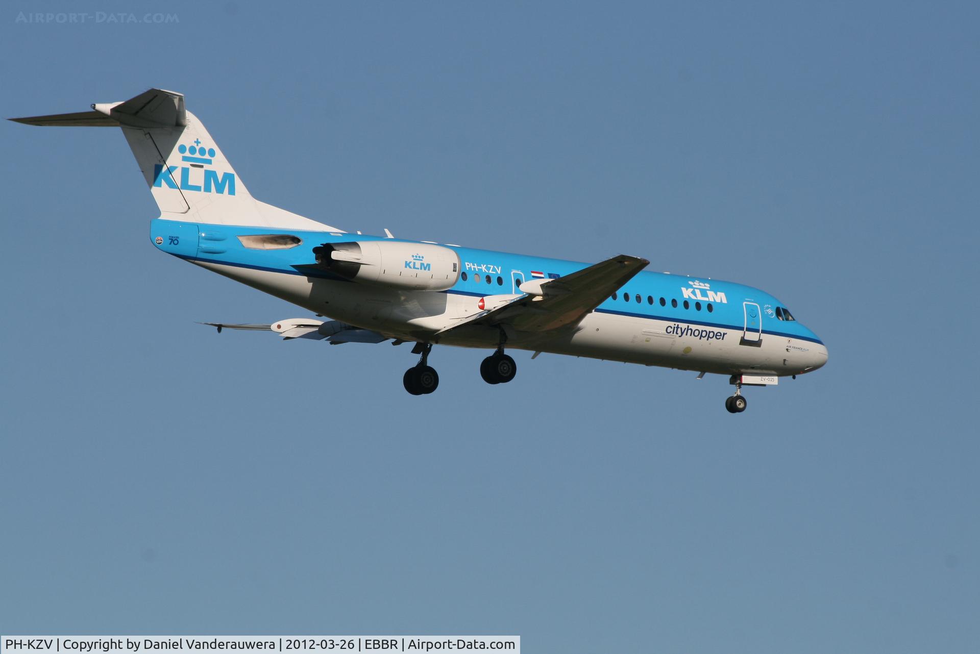 PH-KZV, 1995 Fokker 70 (F-28-0070) C/N 11556, Flight KL1723 is descending to RWY 02