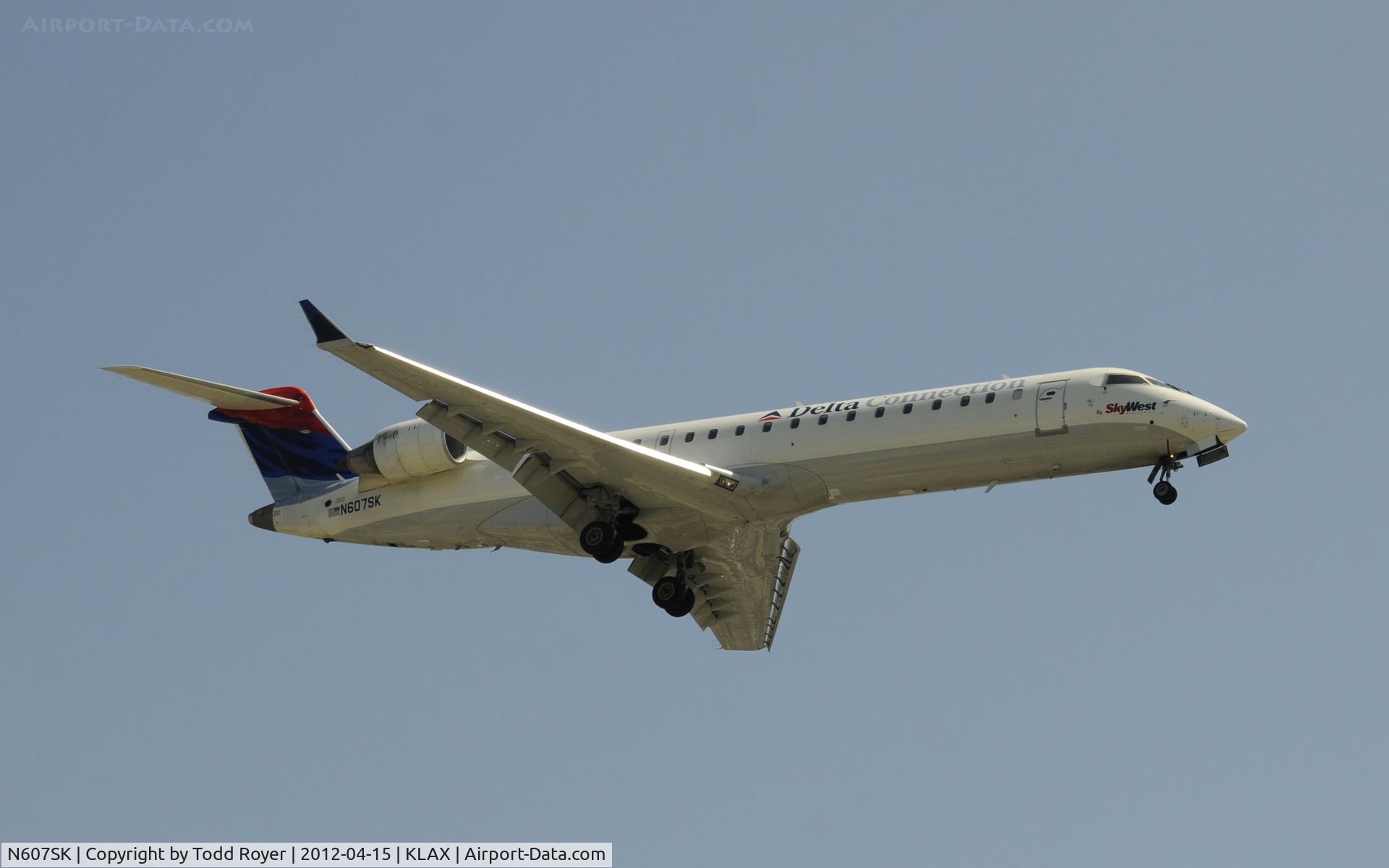 N607SK, 2006 Bombardier CRJ-702 (CL-600-2C10) Regional Jet C/N 10251, Arriving at LAX on 24R