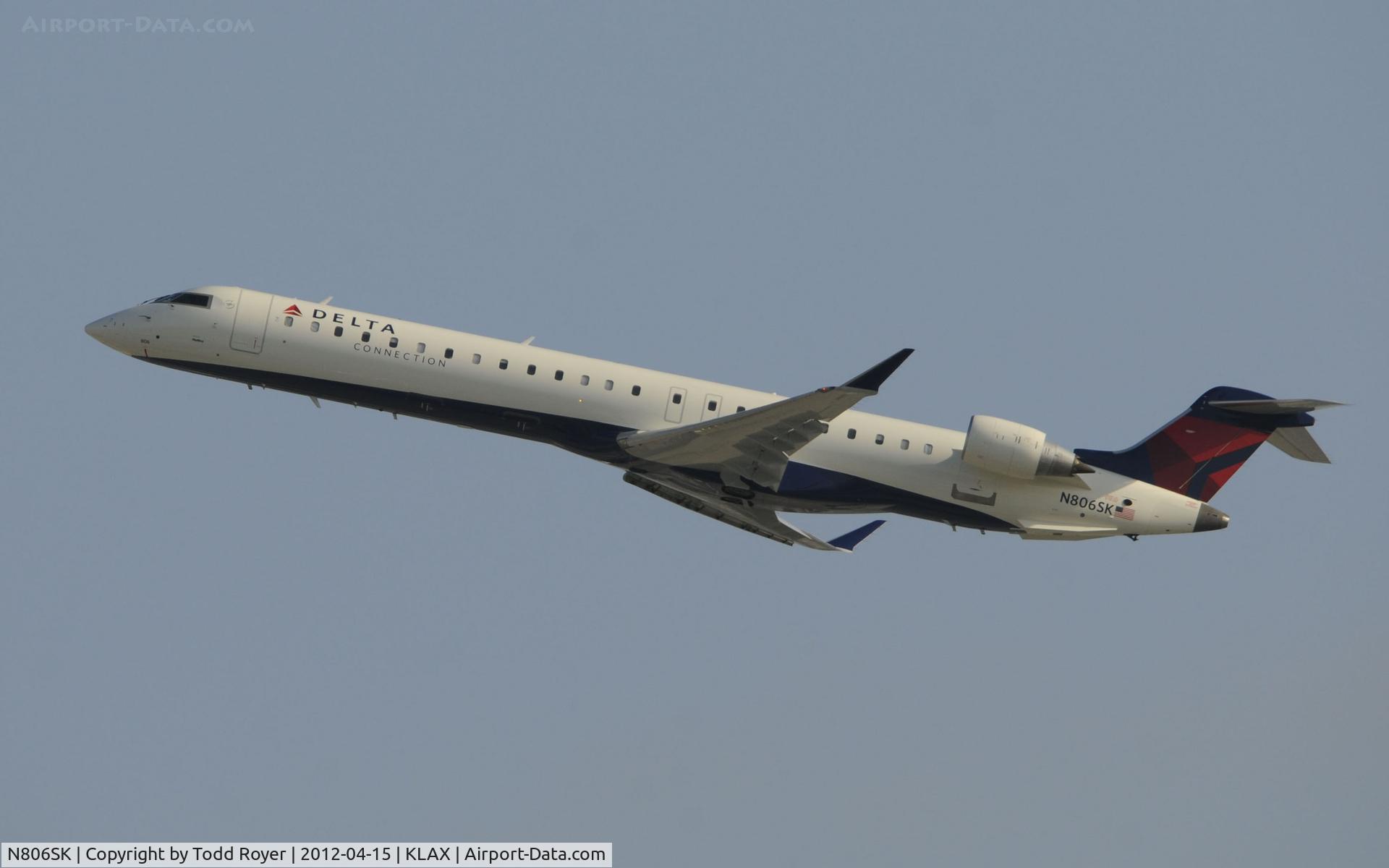 N806SK, 2006 Bombardier CRJ-900ER (CL-600-2D24) C/N 15070, Departing LAX on 25R