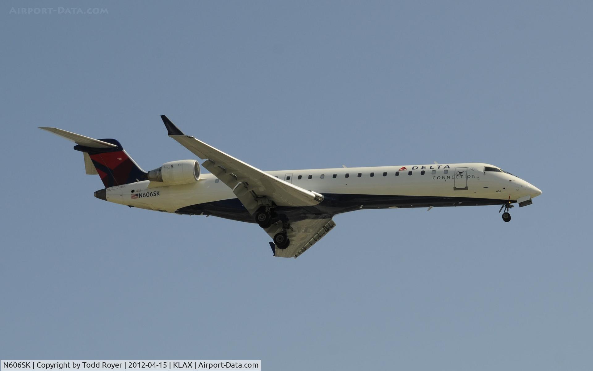 N606SK, 2006 Bombardier CRJ-700 (CL-600-2C10) Regional Jet C/N 10250, Arriving at LAX on 24R