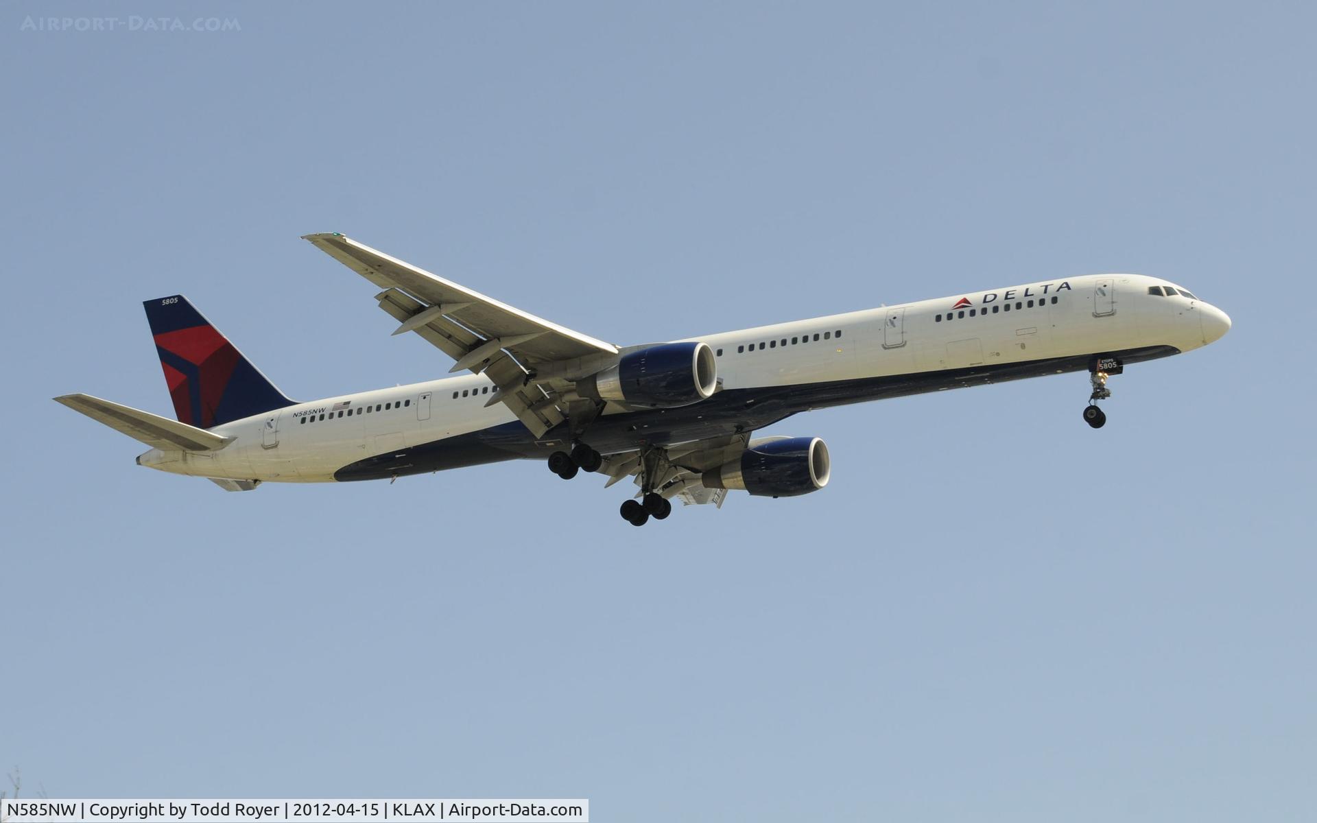 N585NW, 2002 Boeing 757-351 C/N 32985, Arriving at LAX on 24R