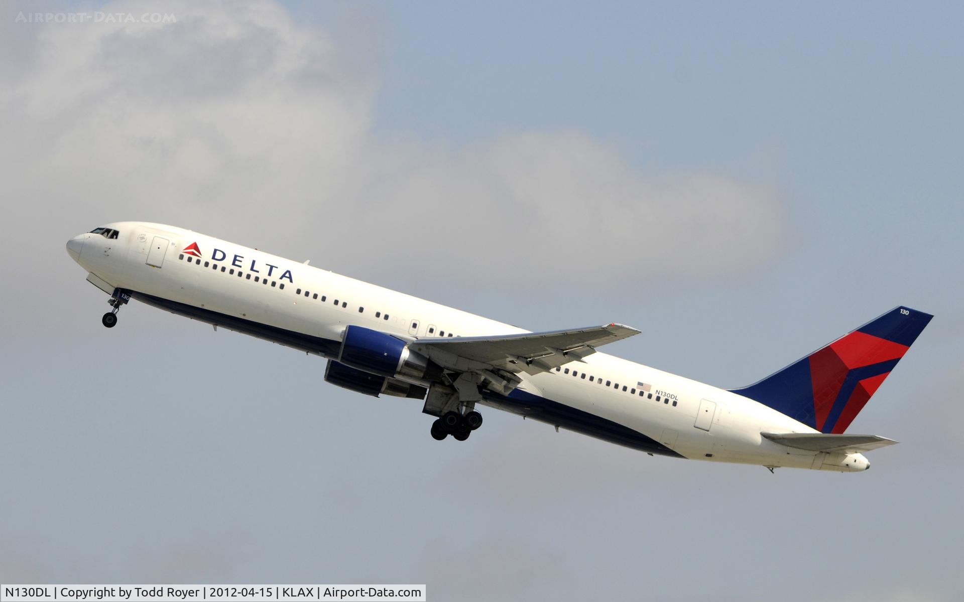 N130DL, 1988 Boeing 767-332 C/N 24080, Departing LAX on 25R