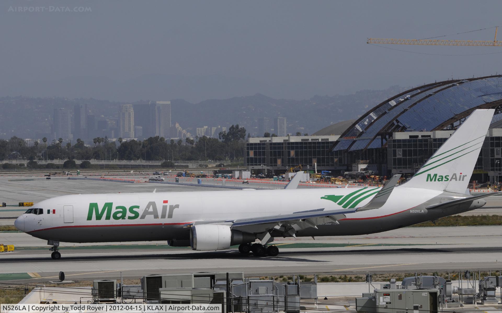 N526LA, 2007 Boeing 767-346F C/N 35817, Taxiing to parking at LAX
