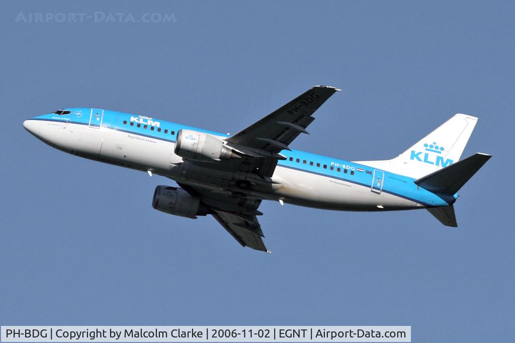 PH-BDG, 1986 Boeing 737-306 C/N 23542, Boeing 737-306 taking off from 25 at Newcastle Airport, November 2006.