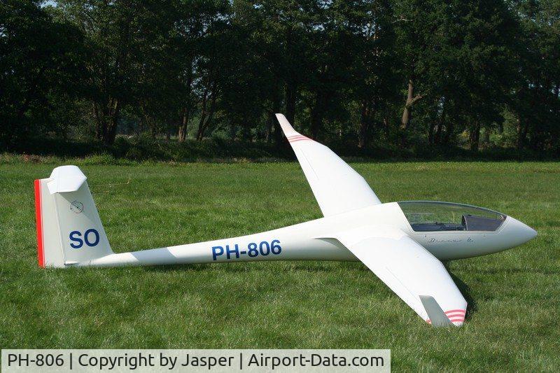 PH-806, Schempp-Hirth Discus b C/N 86, off field landing.