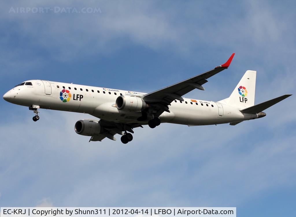EC-KRJ, 2008 Embraer 195LR (ERJ-190-200LR) C/N 19000196, Landing rwy 32L still in LFP c/s