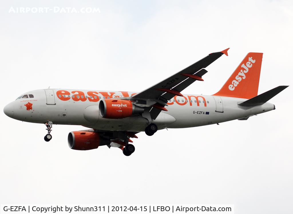 G-EZFA, 2009 Airbus A319-111 C/N 3788, Landing rwy 32L with additional 'La France au Coeur' sitcker