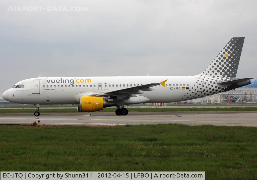 EC-JTQ, 2006 Airbus A320-214 C/N 2794, Taxiing to the Terminal...