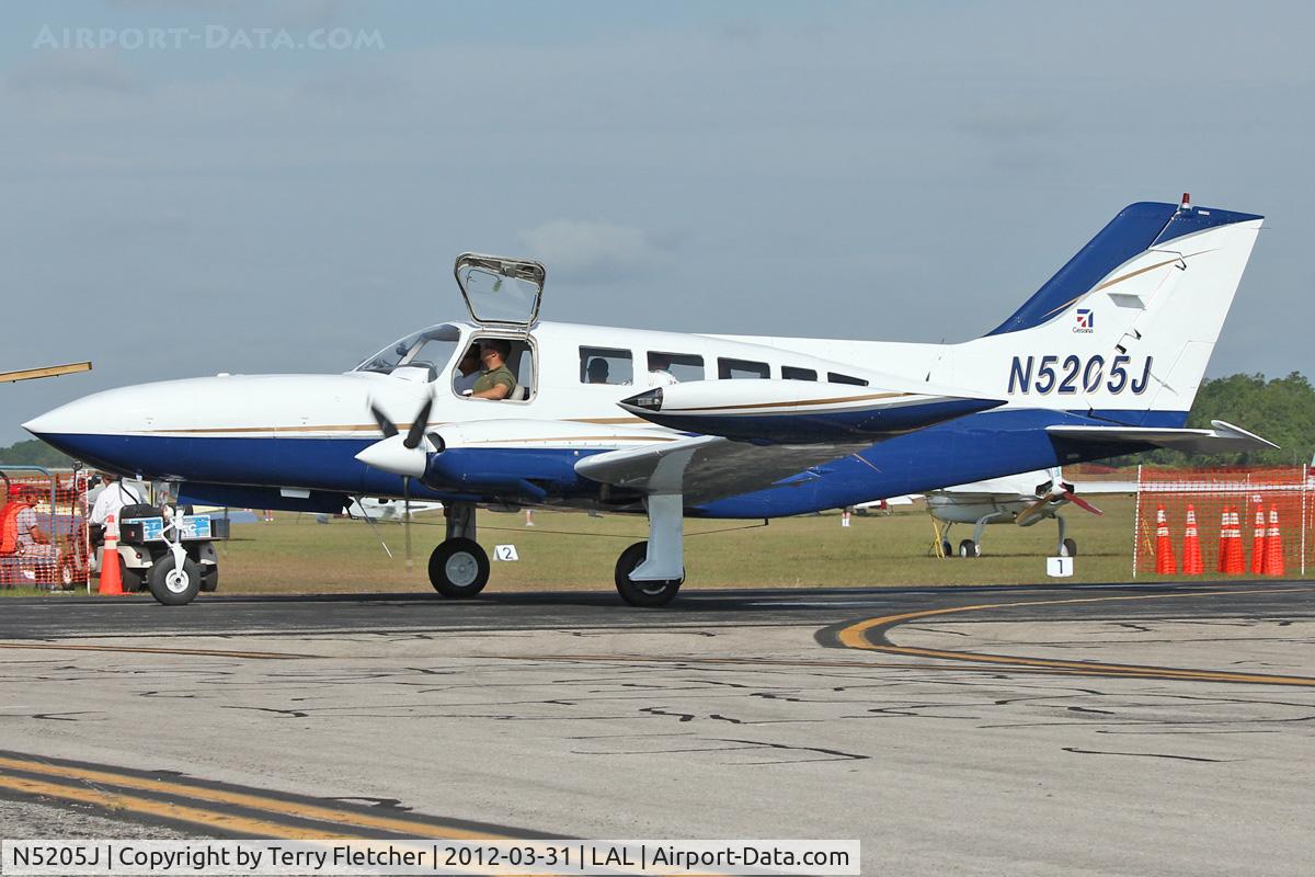 N5205J, 1975 Cessna 402B C/N 402B0892, At 2012 Sun N Fun