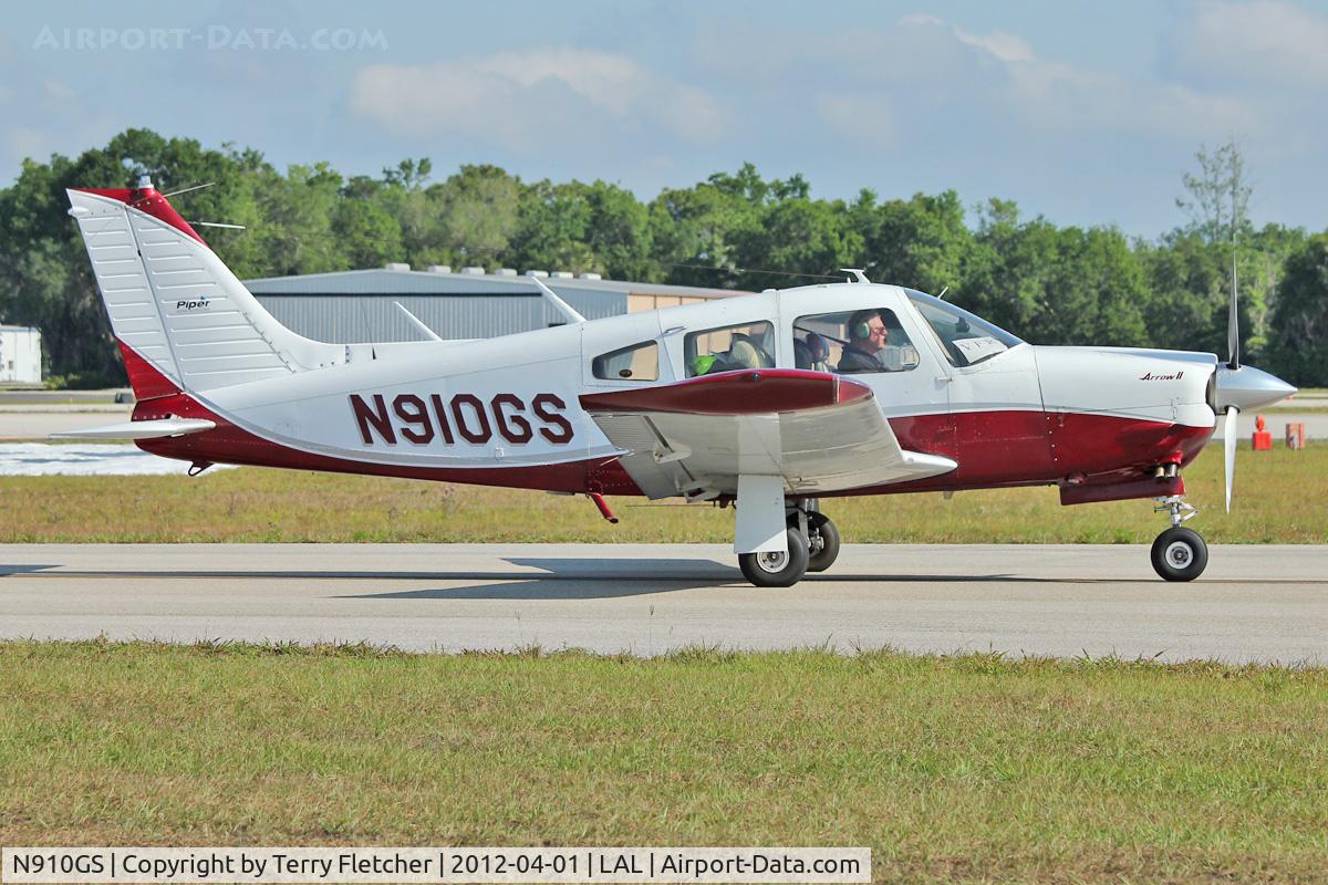 N910GS, 1976 Piper PA-28R-200 C/N 28R-7635029, At 2012 Sun N Fun