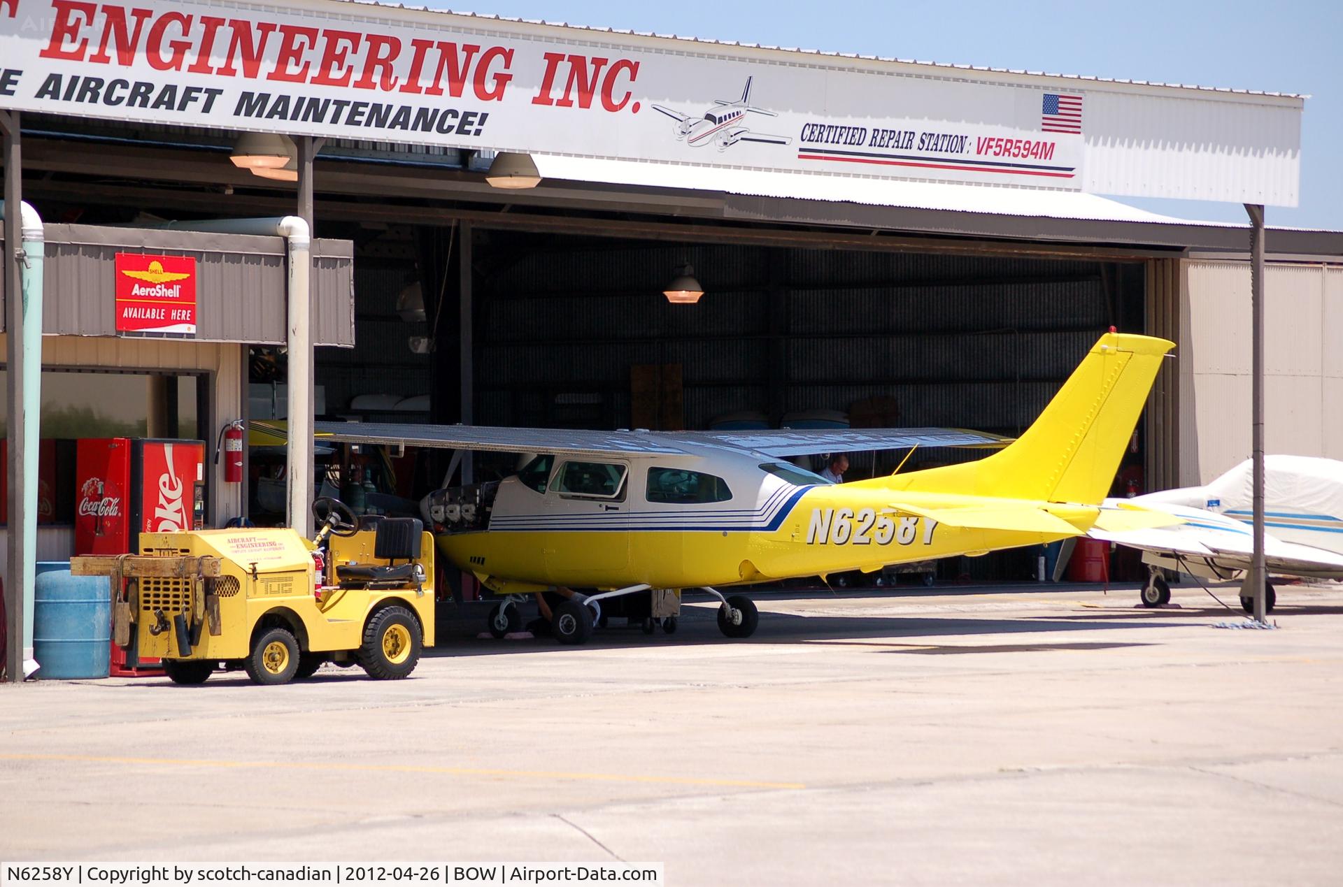 N6258Y, 1981 Cessna T210N Turbo Centurion C/N 21064311, 1981 Cessna T210N N6258Y at Aircraft Engineering, Bartow Municipal Airport, Bartow, FL 