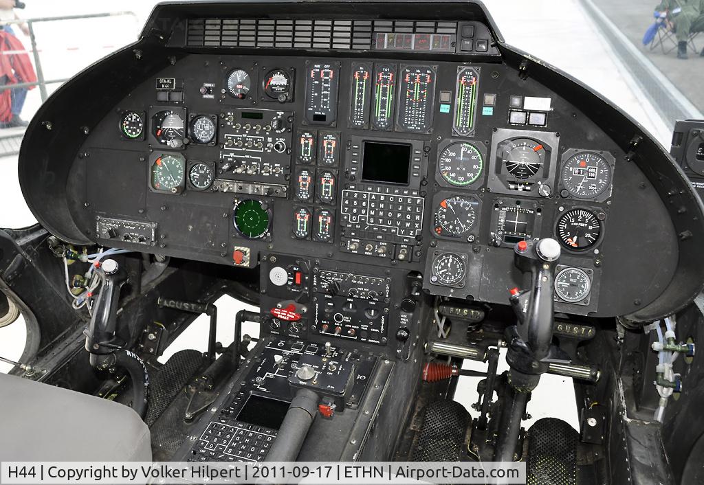 H44, Agusta A-109BA C/N 0344, cockpit view