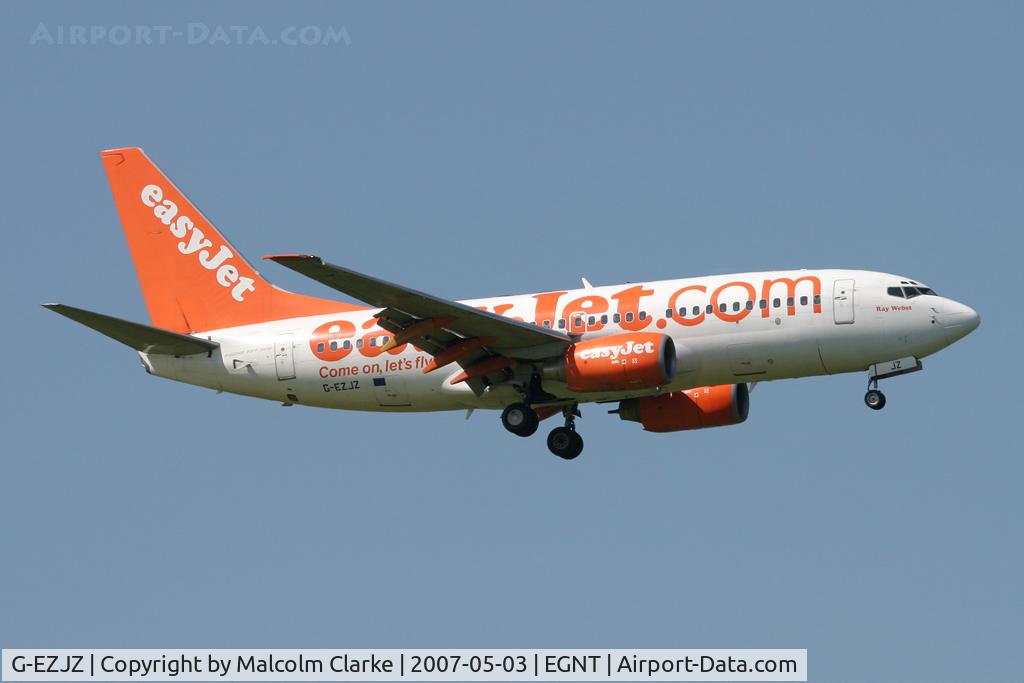 G-EZJZ, 2003 Boeing 737-73V C/N 32421, Boeing 737-73V on finals to 25, Newcastle Airport, May 2007.