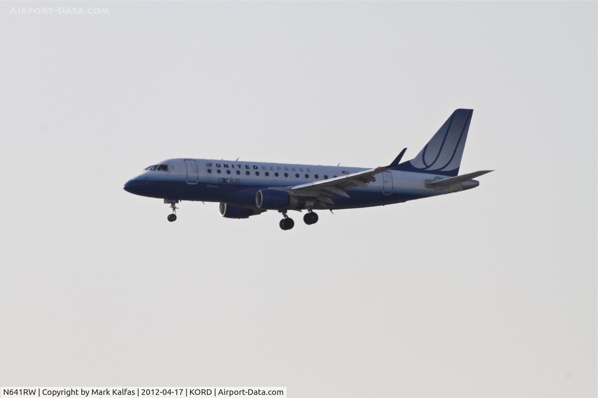 N641RW, 2004 Embraer 170SE (ERJ-170-100SE) C/N 17000062, Shuttle America/United Express Embraer ERJ 170-100 SE, TCF3504 arriving from KIND, RWY 22L approach KORD.