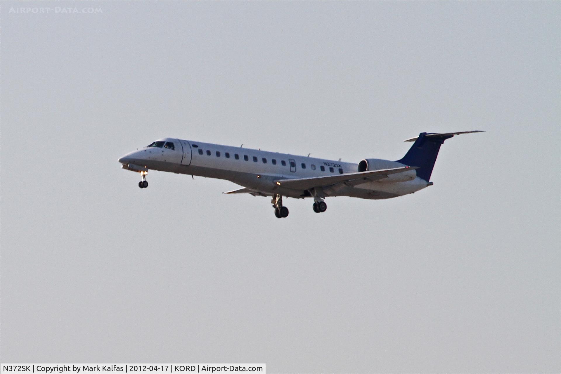 N372SK, 2001 Embraer ERJ-140LR (EMB-135KL) C/N 145538, Chautauqua Airlines / United Express Embraer EMB-135KL, CHQ5097 arriving from Westchester County/KHPN, RWY 22L approach KORD.