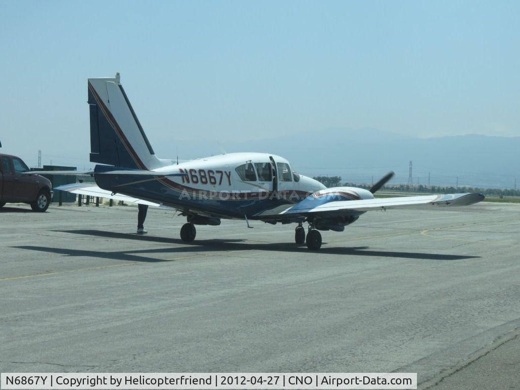N6867Y, 1969 Piper PA-23-250 C/N 27-4213, Checking the starboard engine
